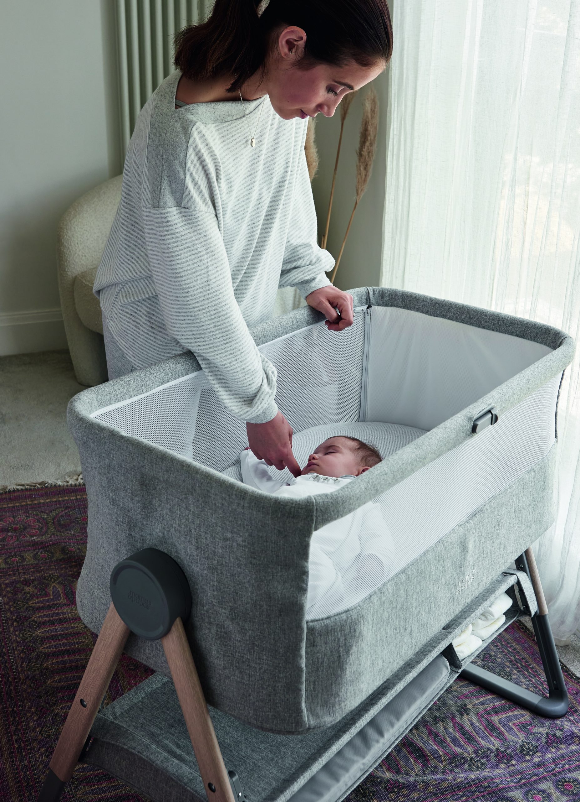 Say hello to the new Mamas & Papas Lua Bedside Crib - Bounce Magazine