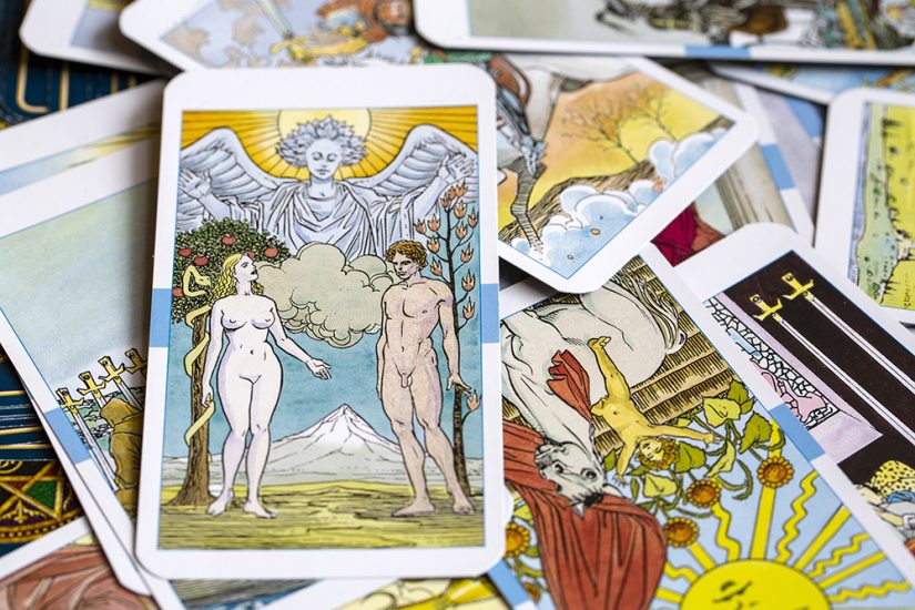 How a Tarot Card Reading Can Offer Insight and Clarity