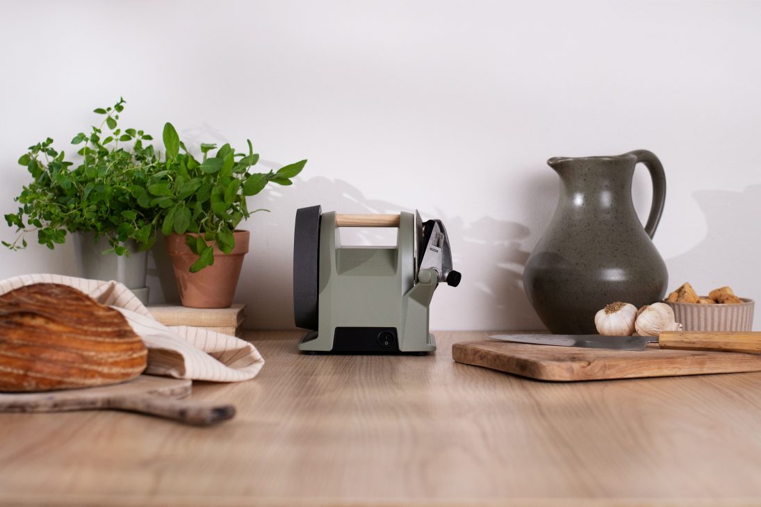 Tormek T-1 Kitchen Knife Sharpener – Carbon Black