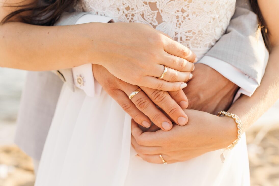 What to Consider When Buying Jewellery for a Summer Wedding