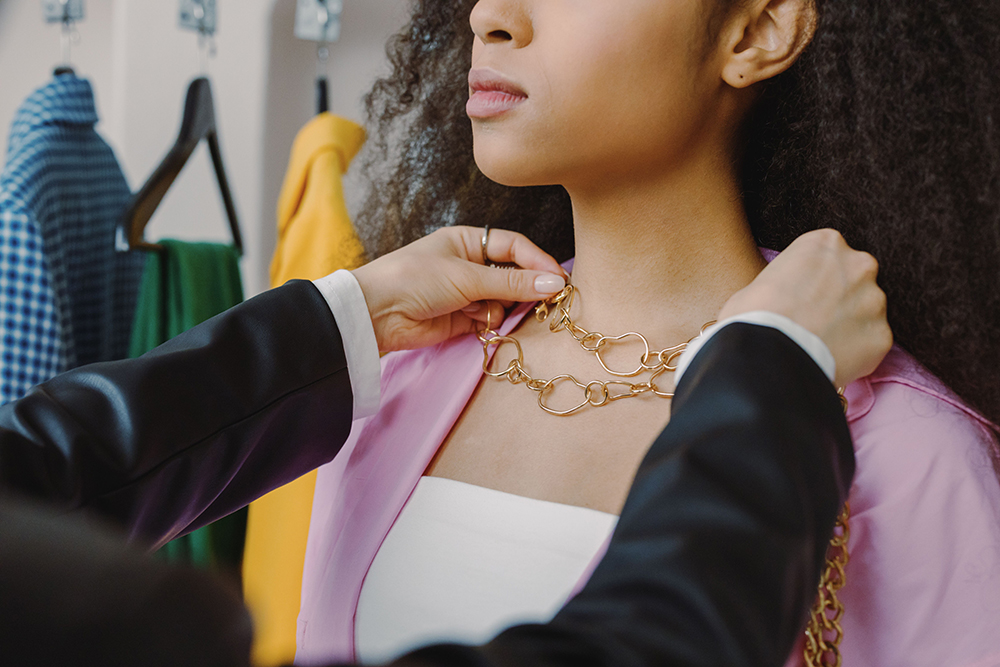 The Role of Accessories in Creating a Y2K Look